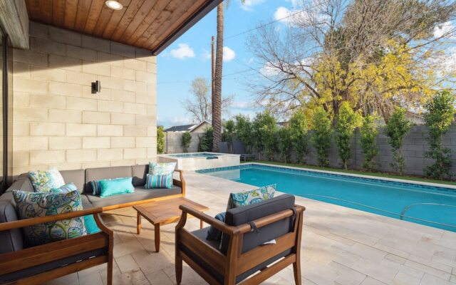 Twin Sunsets Oasis with 2 Pools