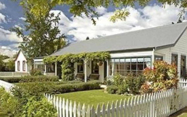 Settlers Cottage Motel