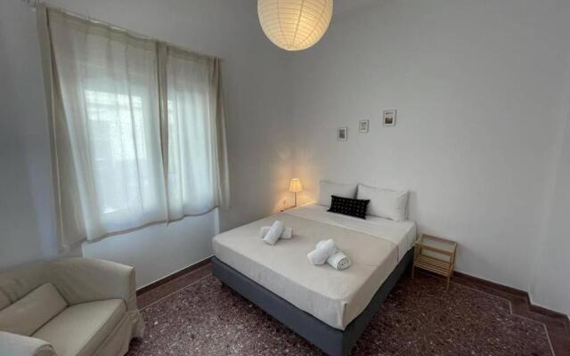 PANOS ROOMS Modern 3-Bedroom apartment