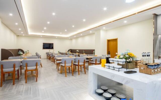 Starway Hotel (Tongliao Mingren Avenue)