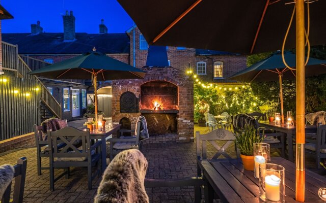 The Black Lion, Long Melford