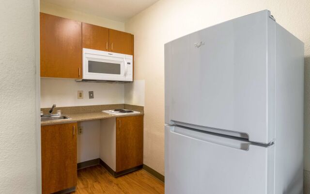 HomeTowne Studios by Red Roof Lake Charles - Sulphur