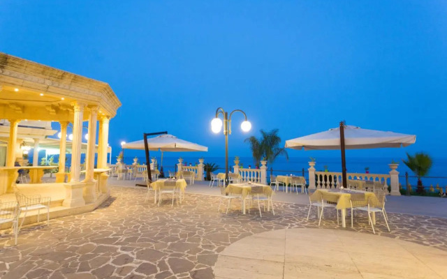 Hellenia Yachting Hotel