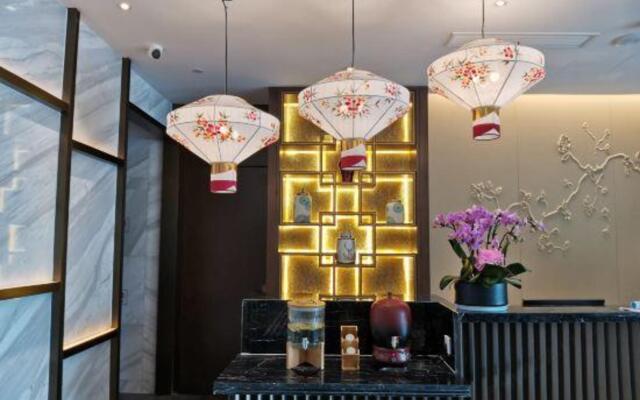 Jinjiang Metropolo Hotel ( NanJing Nan Railway Station Certre)