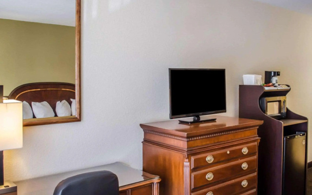 Quality Inn & Suites Pensacola Bayview