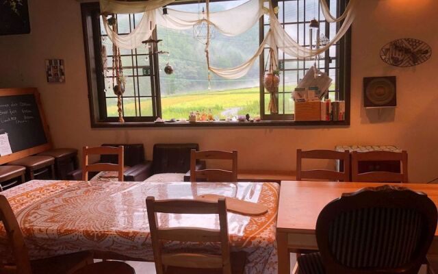 Sansaro Cafe & Guest House