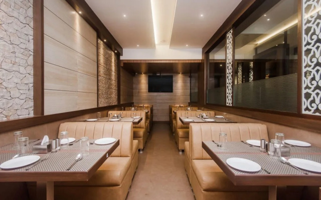 OYO 16718 Hotel Aditya Residency