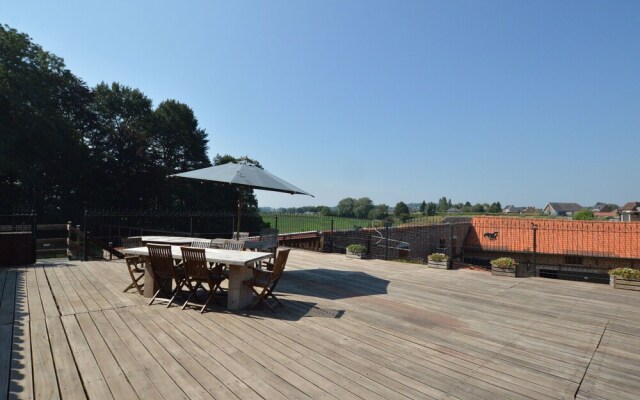 Beautifully Renovated Farmhouse for Groups, With Indoor Pool and Sauna
