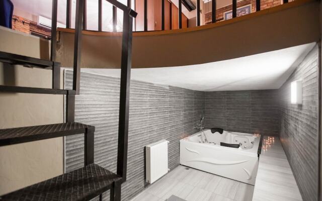 Studio with Hot Tub