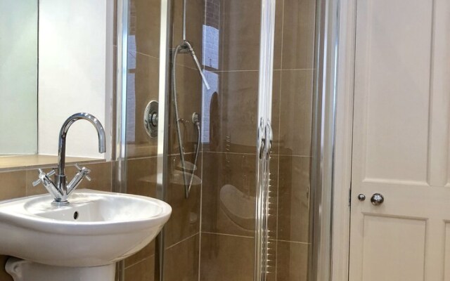 Buckingham Palace View Apartment