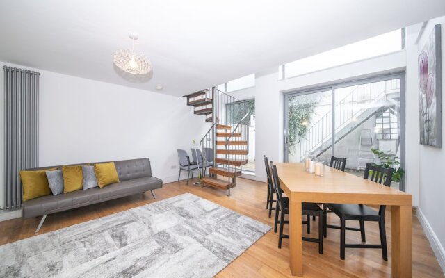 Mews House Next to Brighton Beach