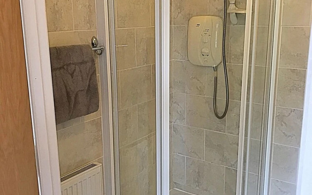 Immaculate 3-bed House With Private Secure Garden