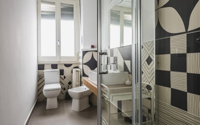 City Center Bright Flat by Wonderful Italy