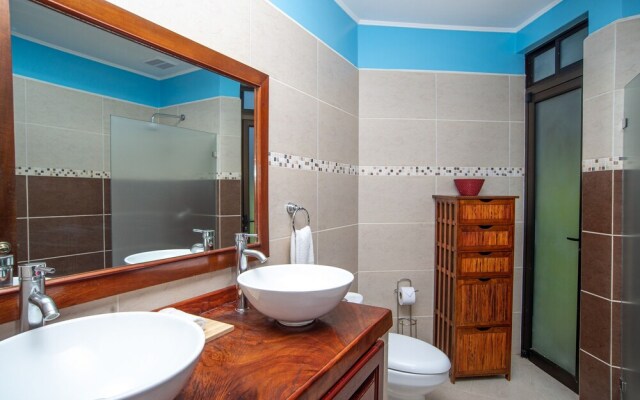 Peek-a-Boo Ocean view Condo at Reserva Conchal