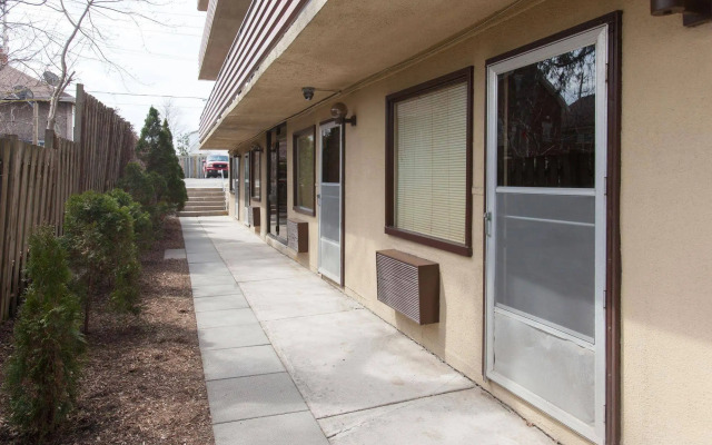 Wharncliffe Suites Motel