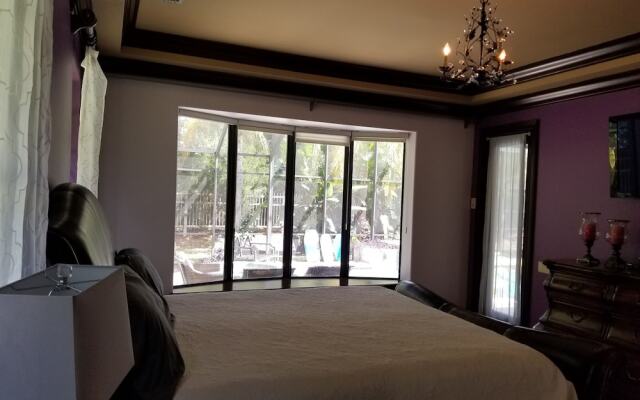 Mansion Getaway - Sleeps 24