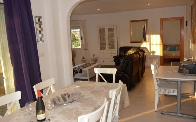 Large Villa With Private Pool and Five Bedrooms in Benijofar
