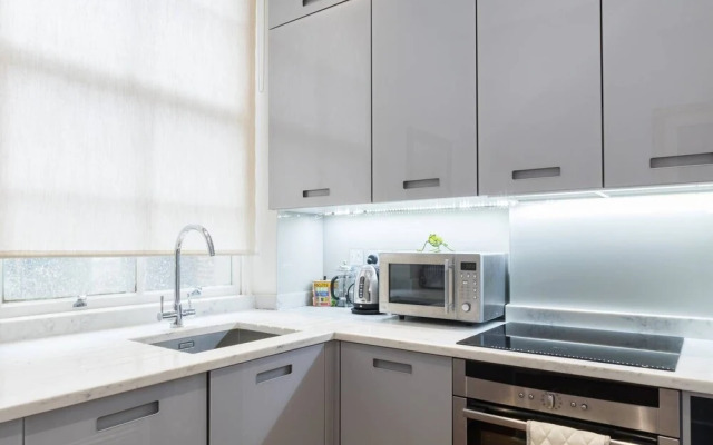 Traditional 1 Bed Apartment, Pimlico