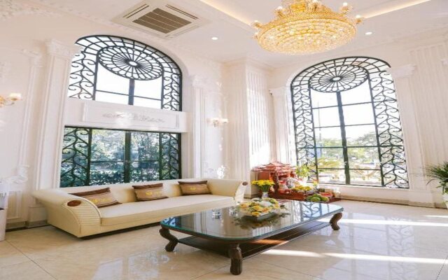 Vincent Halong Hotel