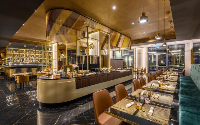 Emerald Downtown Suites