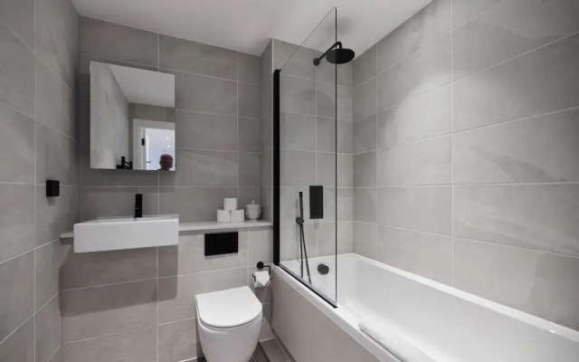 The Tottenham Retreat - Homely 2bdr Flat With Balcony