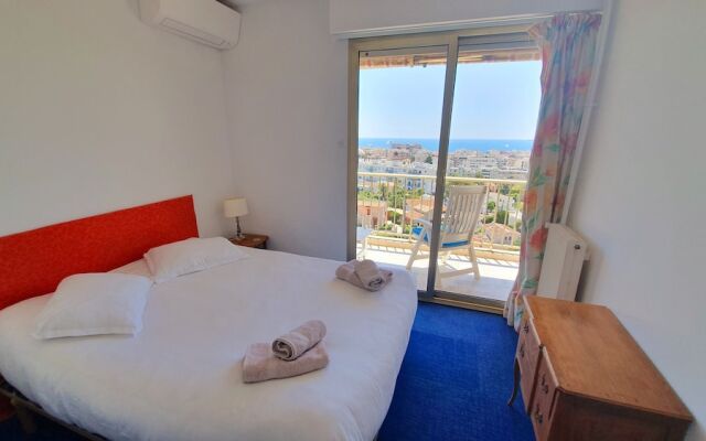 Beautiful 3-bedrooms Apartment, Sea View