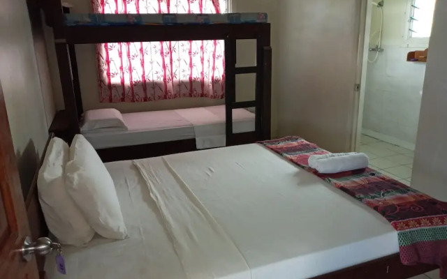 Tropicana Motel & Backpackers