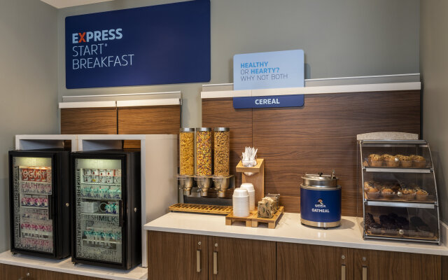 Holiday Inn Express & Suites North Bay by IHG