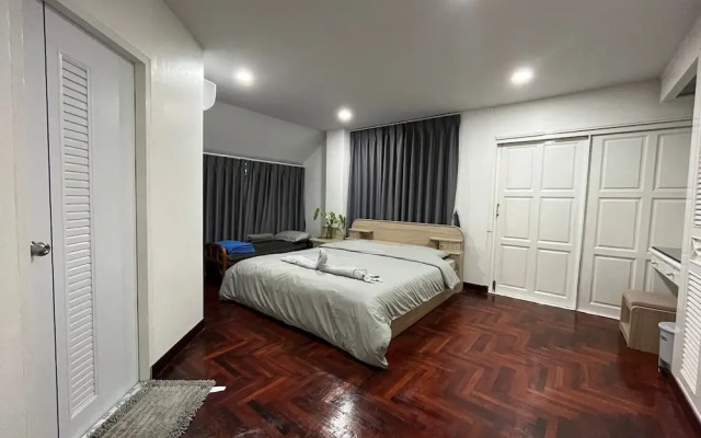 Chang Phueak Chao Samran Beach