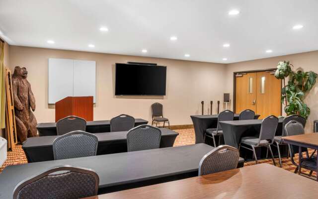 White Pines Inn & Suites