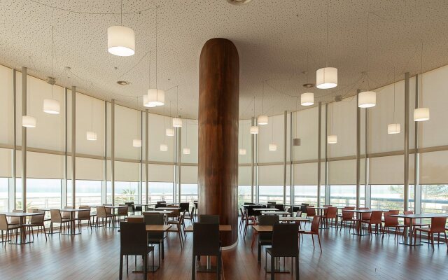 Eurostars Oasis Plaza Hotel