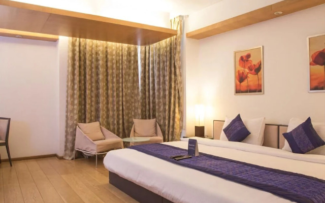FabHotel First Star HUDA Metro