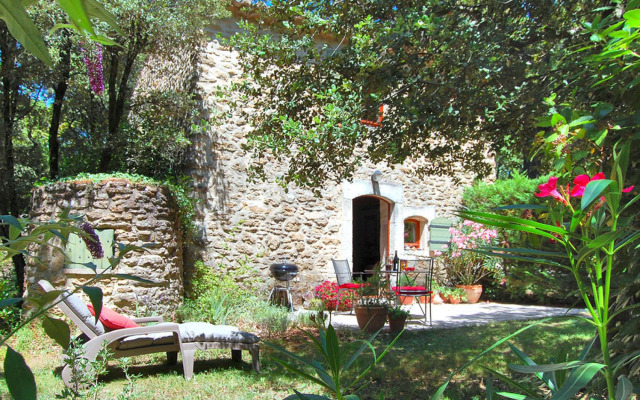 Pretty stone house with own terrace and private garden, Grignan