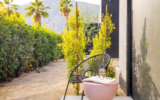 Blackhaus Suites by AvantStay – Modern Comfort in Downtown Palm Springs