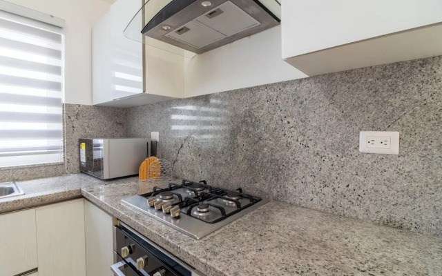 Modern 2BR Apartment - Paseo del Mar