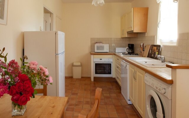 Secluded Holiday Home in Rustrel With Swimming Pool