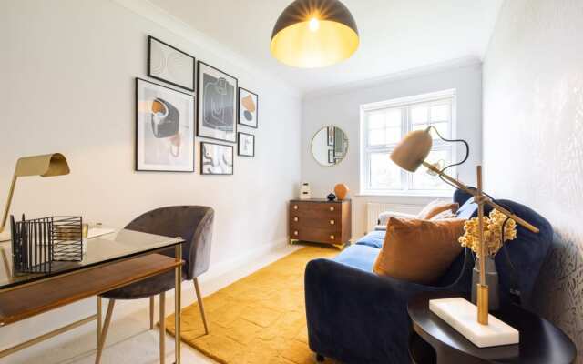 The Brockwell Park Escape - Bright 2BDR Flat with Parking