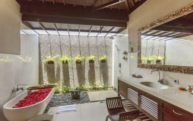 Solo Villas and Retreat