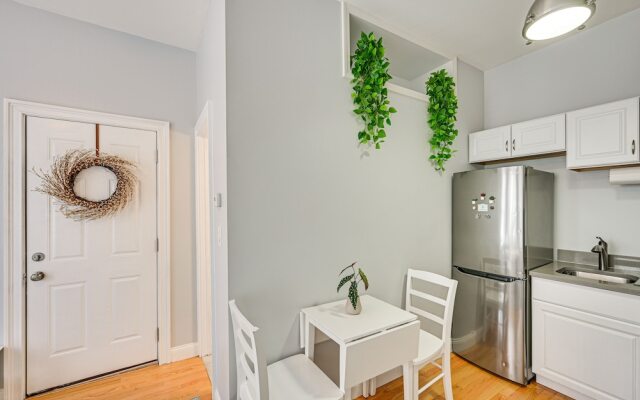 Cozy Somerville Studio: 2 Mi to Boston, Walk to T!