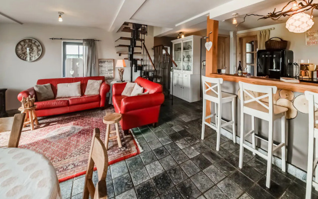 Tranquil Holiday Home in Mont with bubble bath, Terrace, Garden