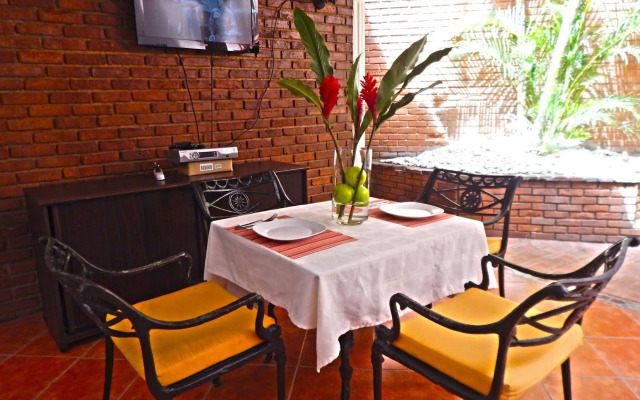 Suite Colonial by Cristi