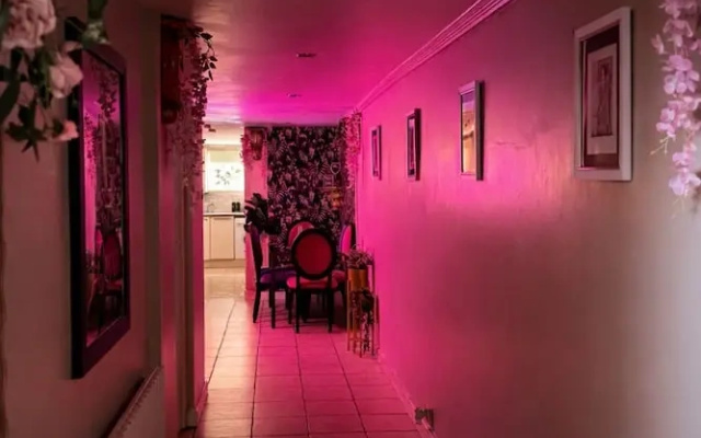 1 Bed Flat - Sleeps 5 - Pet Friendly - Parking