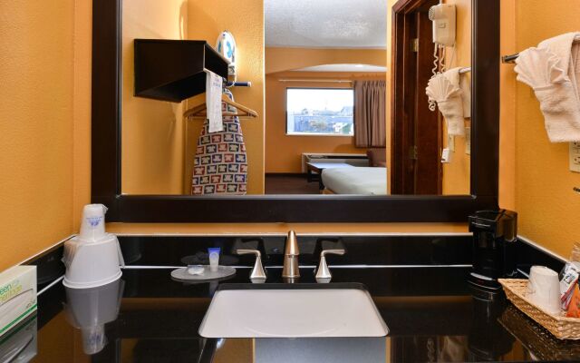 Days Inn & Suites by Wyndham Byram