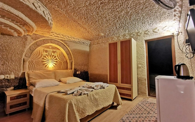 Falcon Cave Suites
