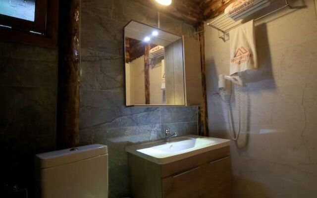 Antalya Bodrum Kayası Dağ Oteli