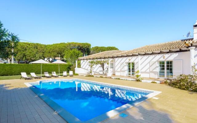 Exclusive Villa Toulouse with pool in Falesia Algarve