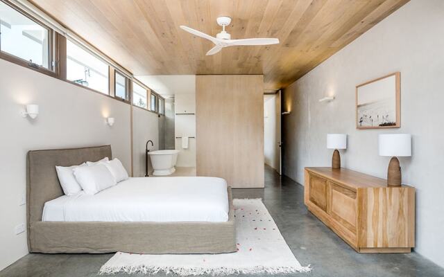 Your Luxury Escape - Driftwood Three