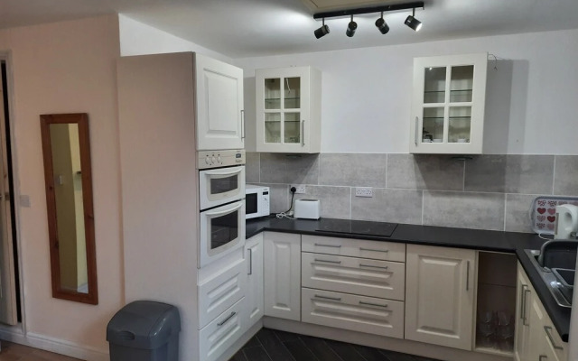 Self Contained Studio Flat in Winterton Hall