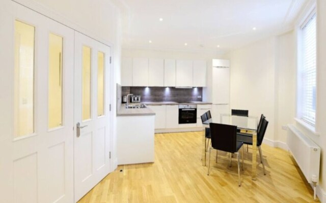 Luxurious 3 Double Bedroom Apartment Hammersmith