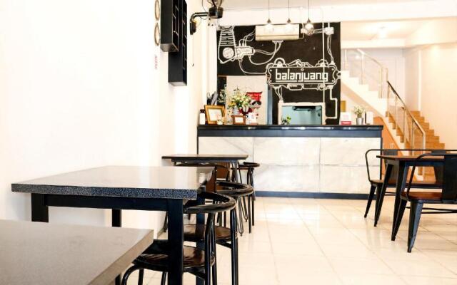 OYO 1191 Monalisa Residence And Cafe